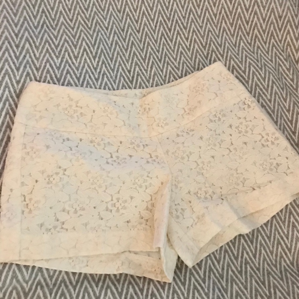 Lace shorts off white